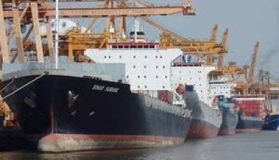 Китай різко підвищив тарифи на перевезення товарів до Росії