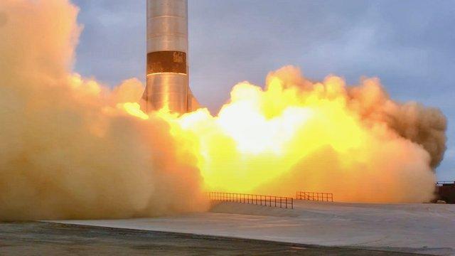 SpaceX оголосила про успішний тестовий політ найбільшої ракети у світі.