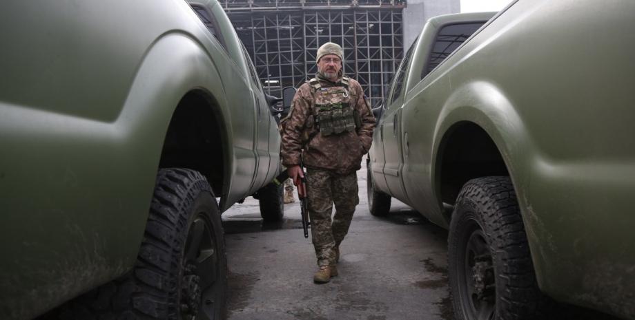 100,000 hryvnias for transferring cars to the Armed Forces: Why volunteers in Ukraine are now facing fines.