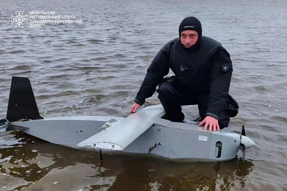 Из Киевского водохранилища извлекли вражеский дрон.