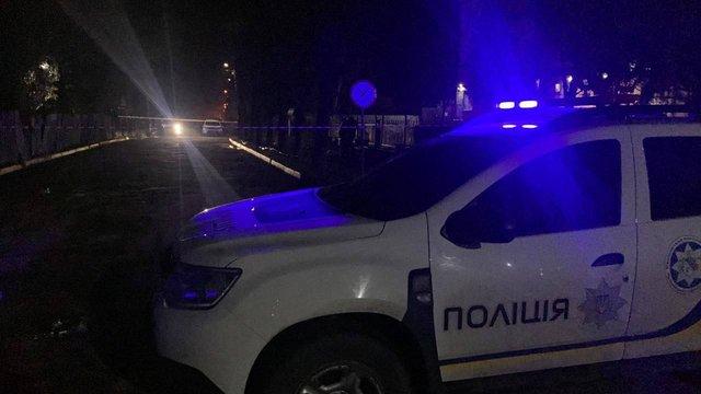 У будівлі РТЦК у Павлограді прогримів вибух, поранено військового, повідомляє поліція.