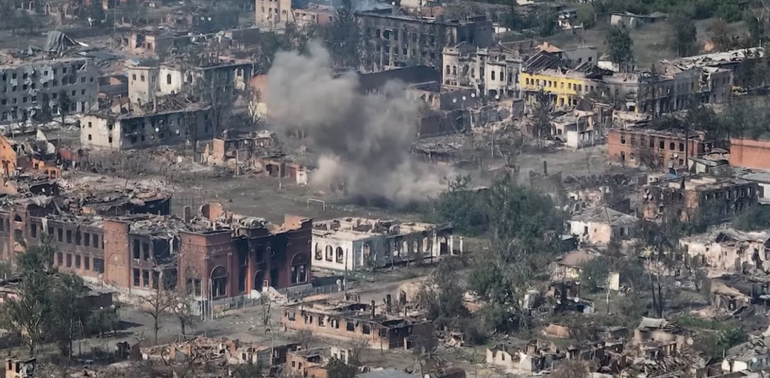 Вид на зруйнований внаслідок постійних обстрілів росіян Вовчанськ у Харківській області