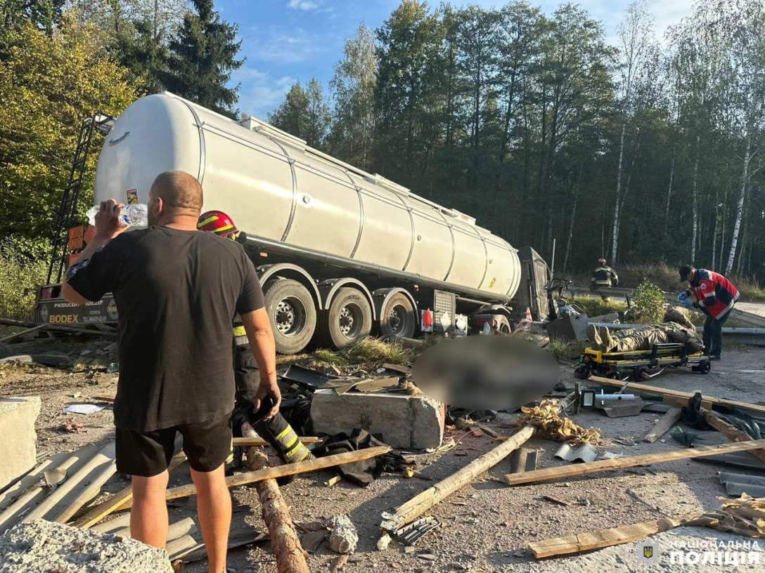 У бензовоза могло быть повреждено колесо